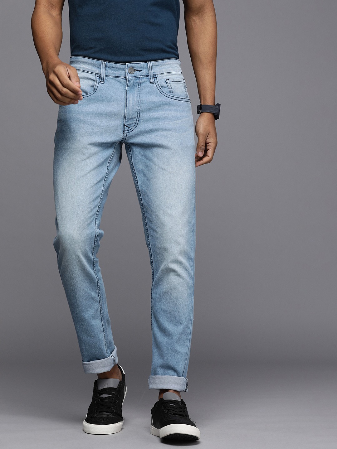 

WROGN Men Blue Slim Fit Low-Rise Clean Look Light Fade Stretchable Jeans