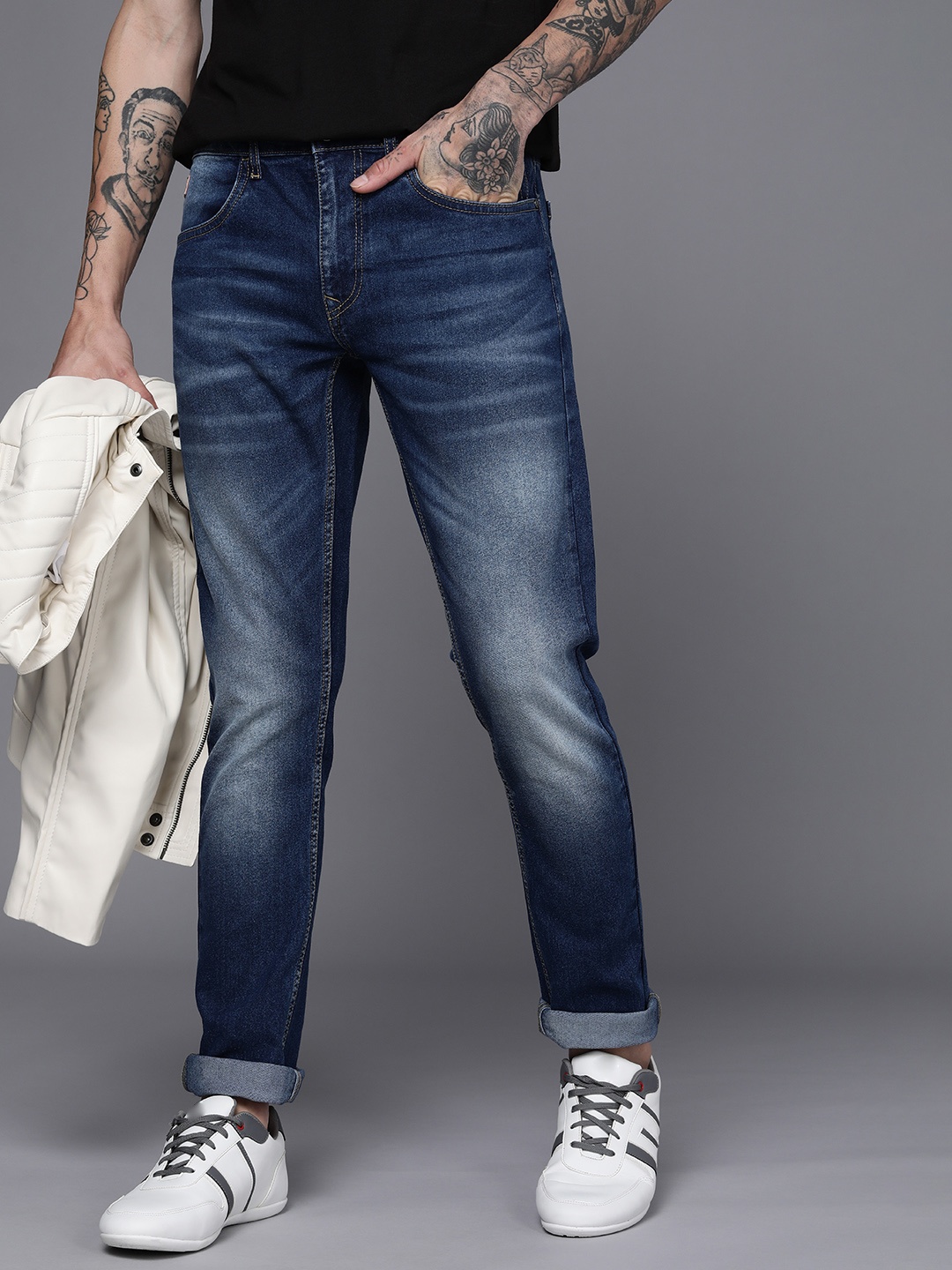 

WROGN Men Blue Slim Fit Heavy Fade Stretchable Jeans
