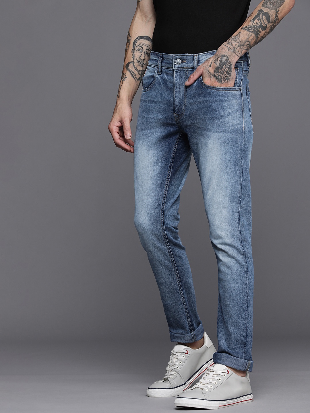 WROGN Men Blue Slim Fit Light Fade Stretchable Jeans
