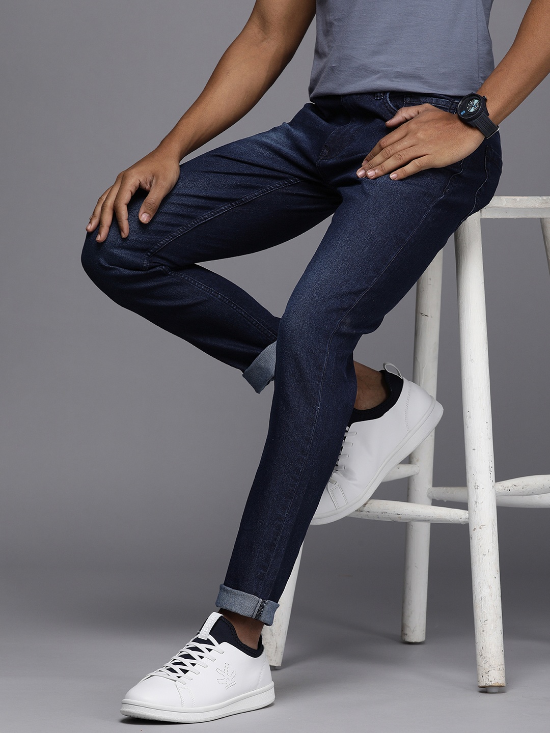 

WROGN Men Dark Blue Slim-Fit Mid-Rise Stretchable Solid Jeans
