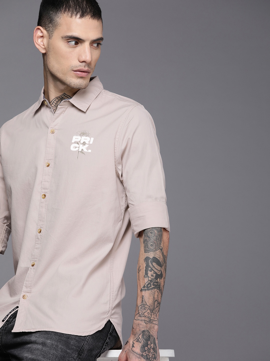 

WROGN Men Beige Slim Fit Typography Opaque Placement Print Pure Cotton Casual Shirt