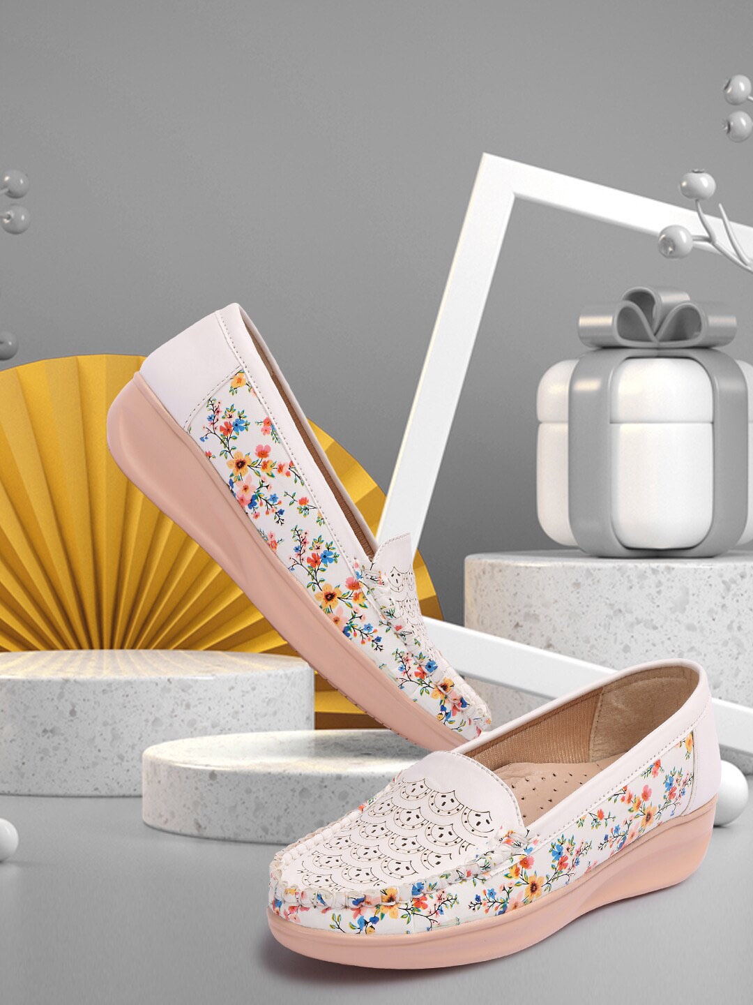 

FASHIMO Women Printed Slip-On Sneakers, White