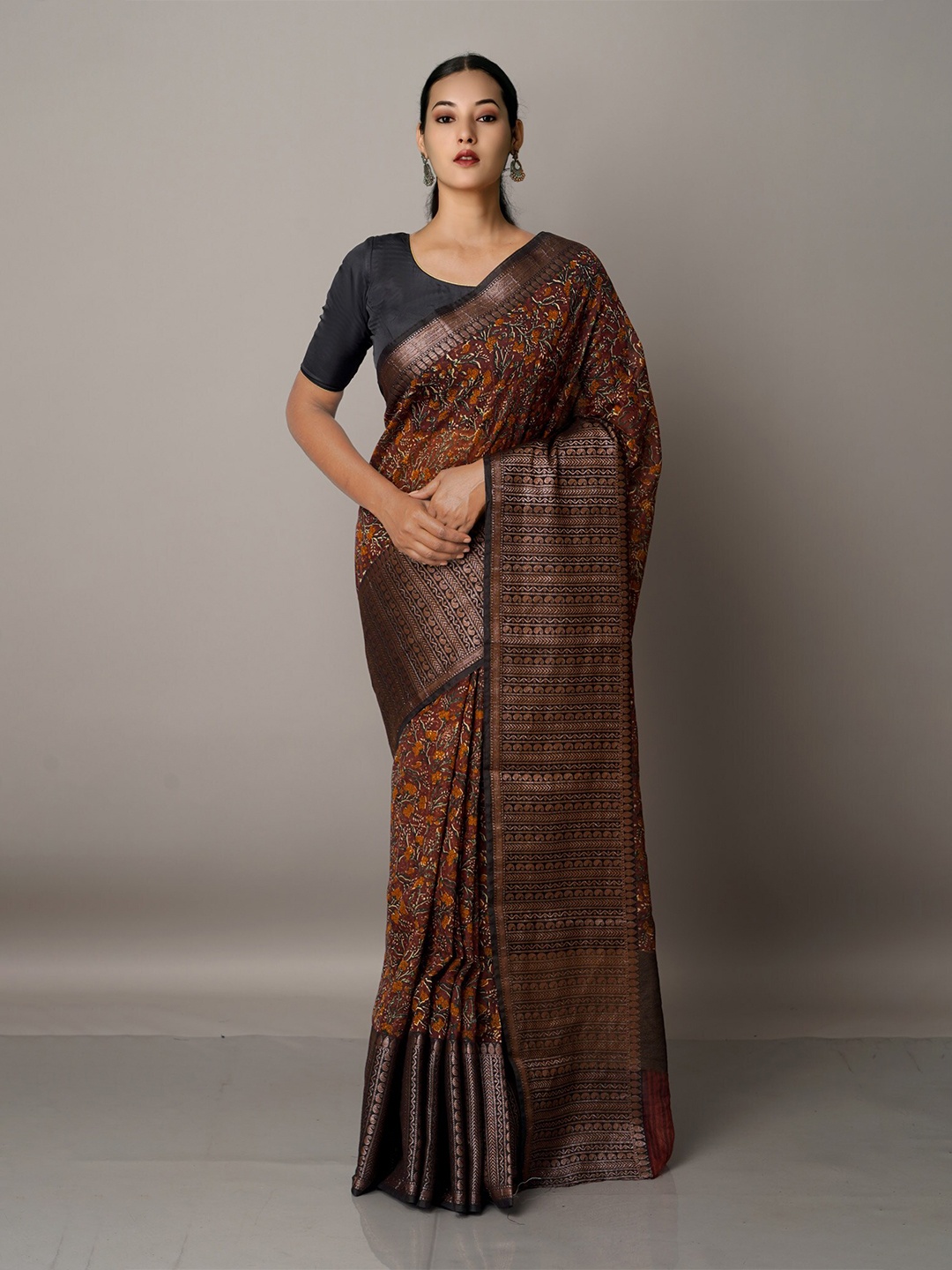 

Unnati Silks Maroon & Brown Floral Zari Silk Cotton Maheshwari Saree