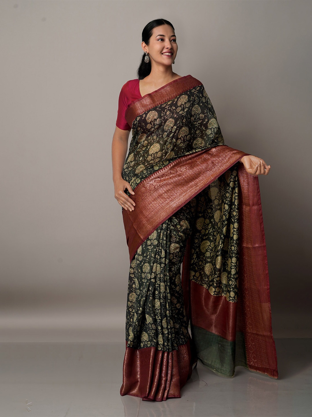 

Unnati Silks Green & Maroon Floral Zari Silk Cotton Maheshwari Saree
