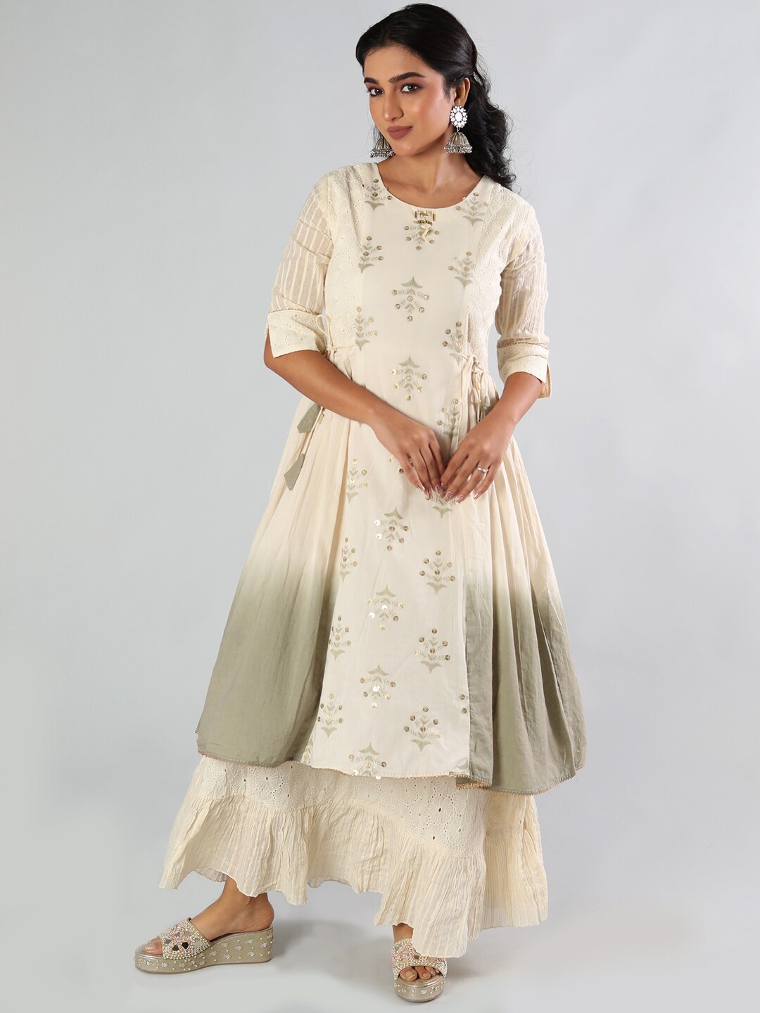 

taruni Women Off White Ethnic Motifs Embroidered Thread Work Anarkali Cotton Kurta
