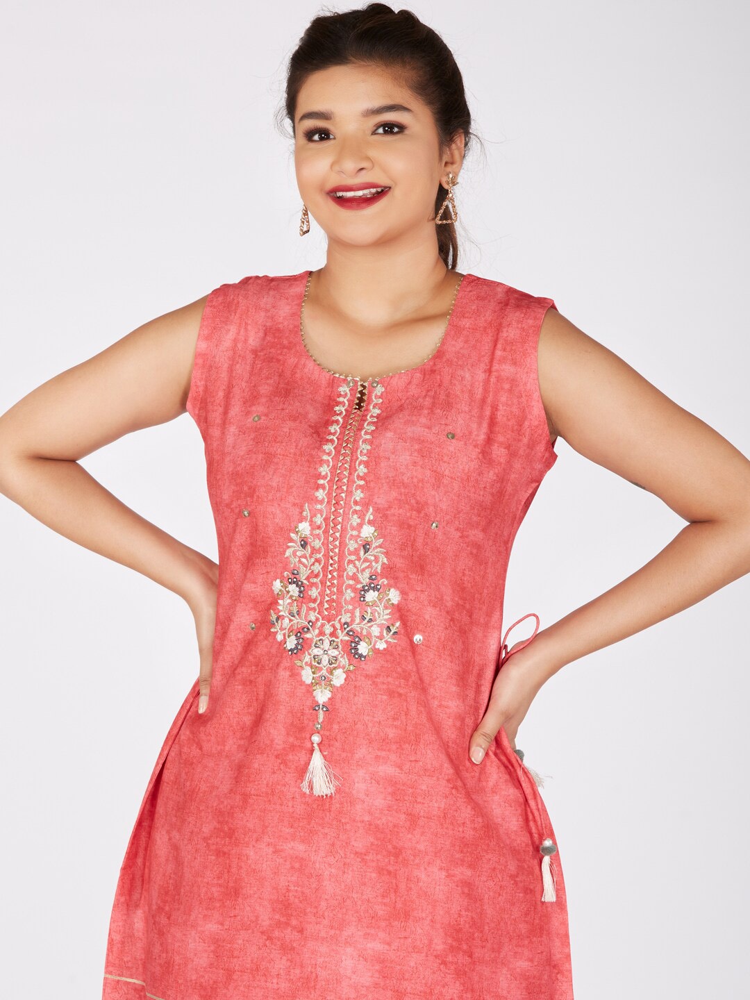 

taruni Women Floral Embroidered Thread Work Kurti with Sharara, Peach