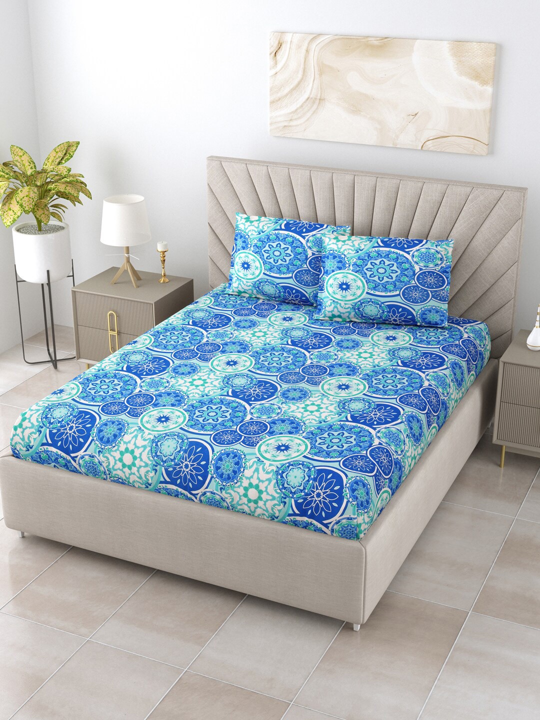 

BOMBAY DYEING Blue & White Floral 120 TC Queen Bedsheet with 2 Pillow Covers