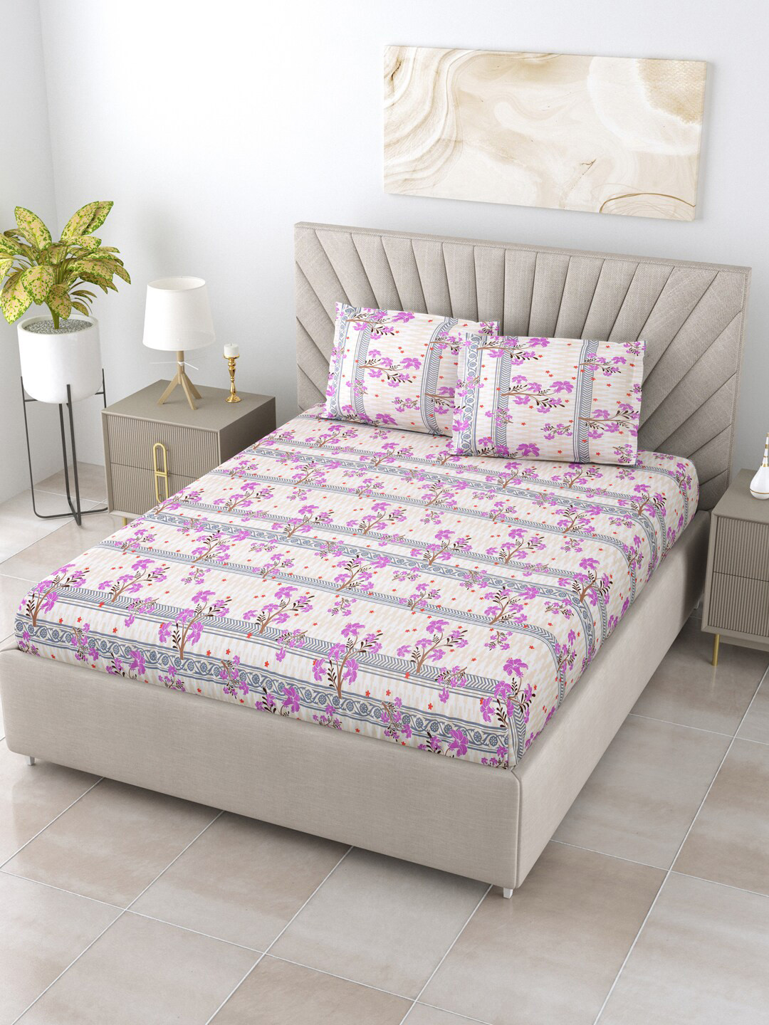 

BOMBAY DYEING White & Peach-Coloured Floral 120 TC Double Bedsheet with 2 Pillow Covers