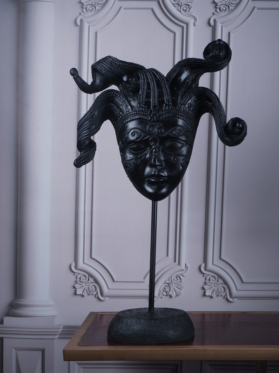 

THE WHITE INK DECOR Black Modern Art Figurine Showpiece
