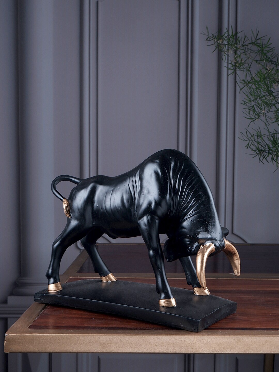 

THE WHITE INK DECOR Black Bull figurine Showpiece