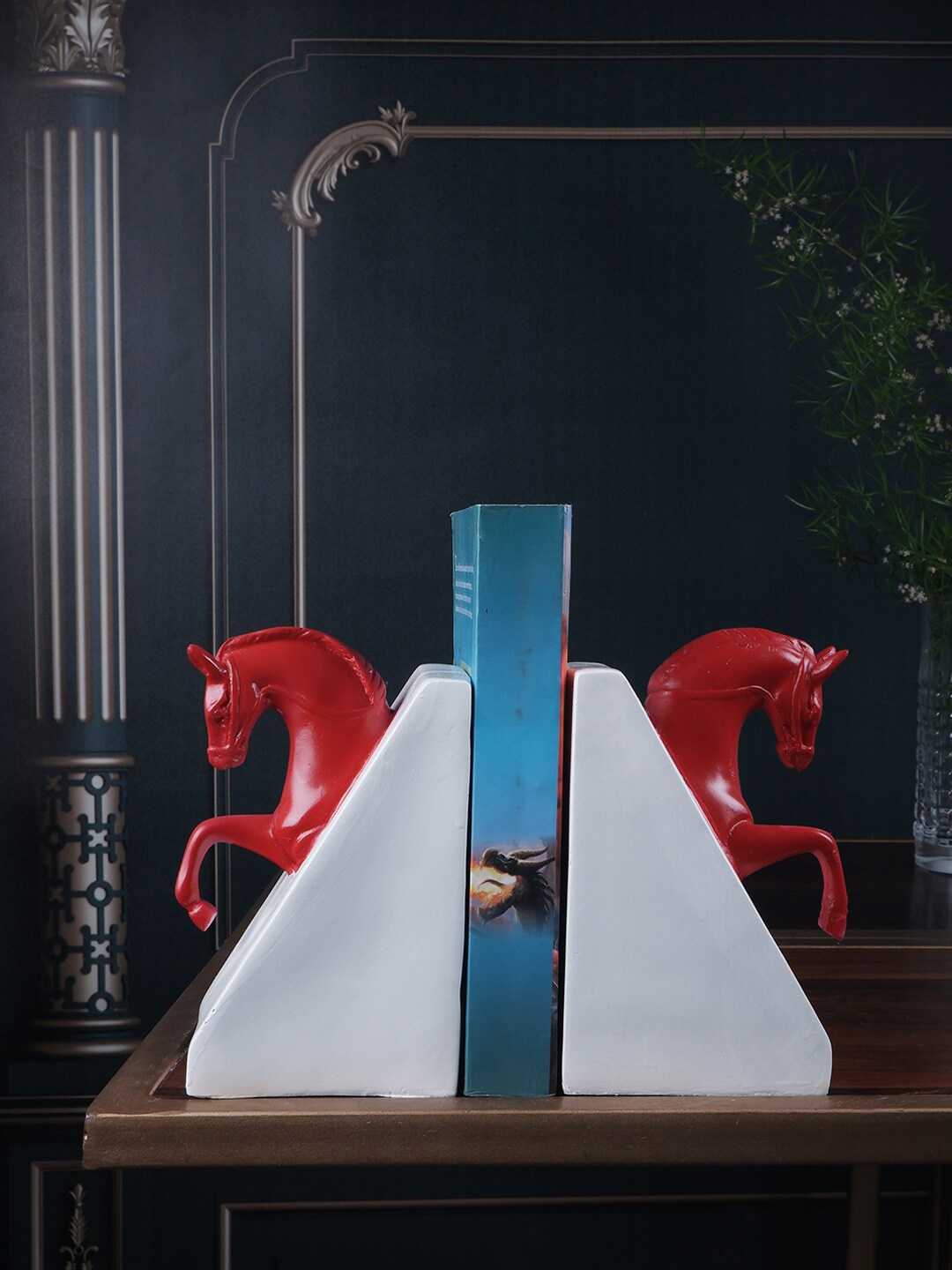 

THE WHITE INK DECOR Red & White Book Ends Showpiece