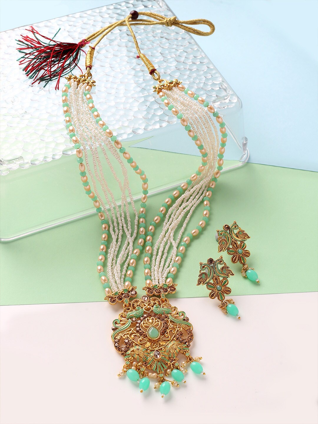 

MAD CLUB Gold-Plated Green Kundan & Pearl Studded Jewellery Set