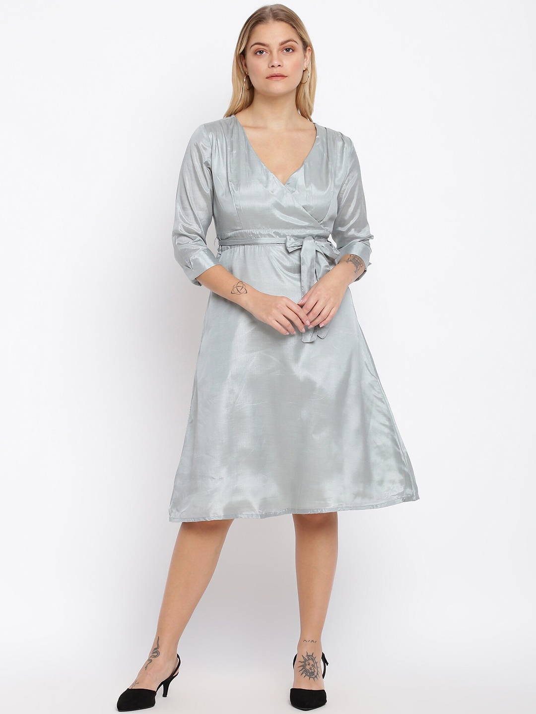 

abof Women Grey Solid V-Neck Wrap Dress