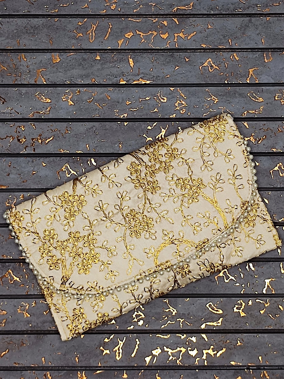 

CRAYTON Women Gold & Beige Embroidered Fabric Purse Clutch