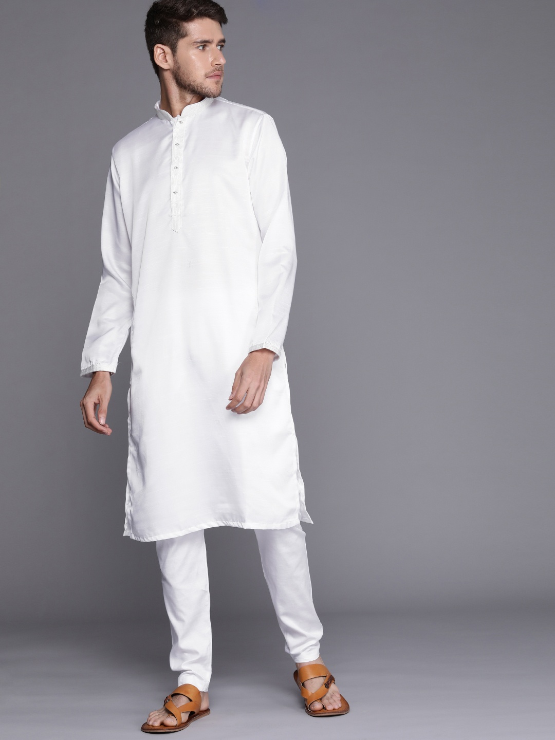 

Manyavar Men Solid Kurta with Pyjamas, White