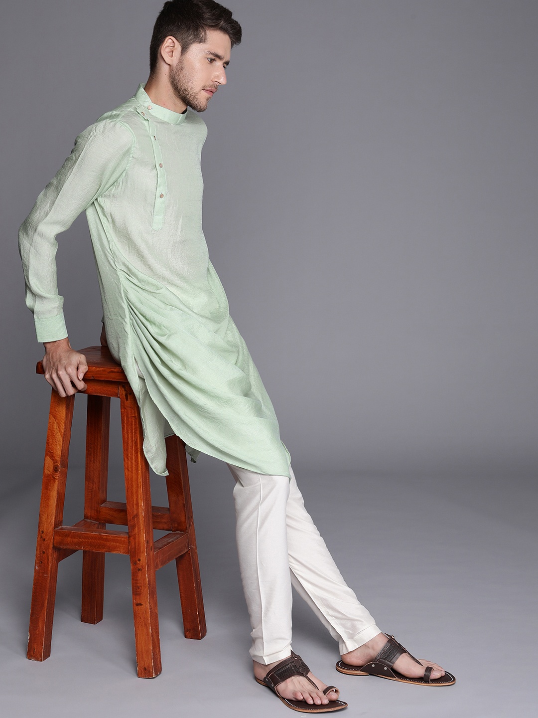 

Manyavar Men Solid Asymmetric Kurta with Pyjamas, Green