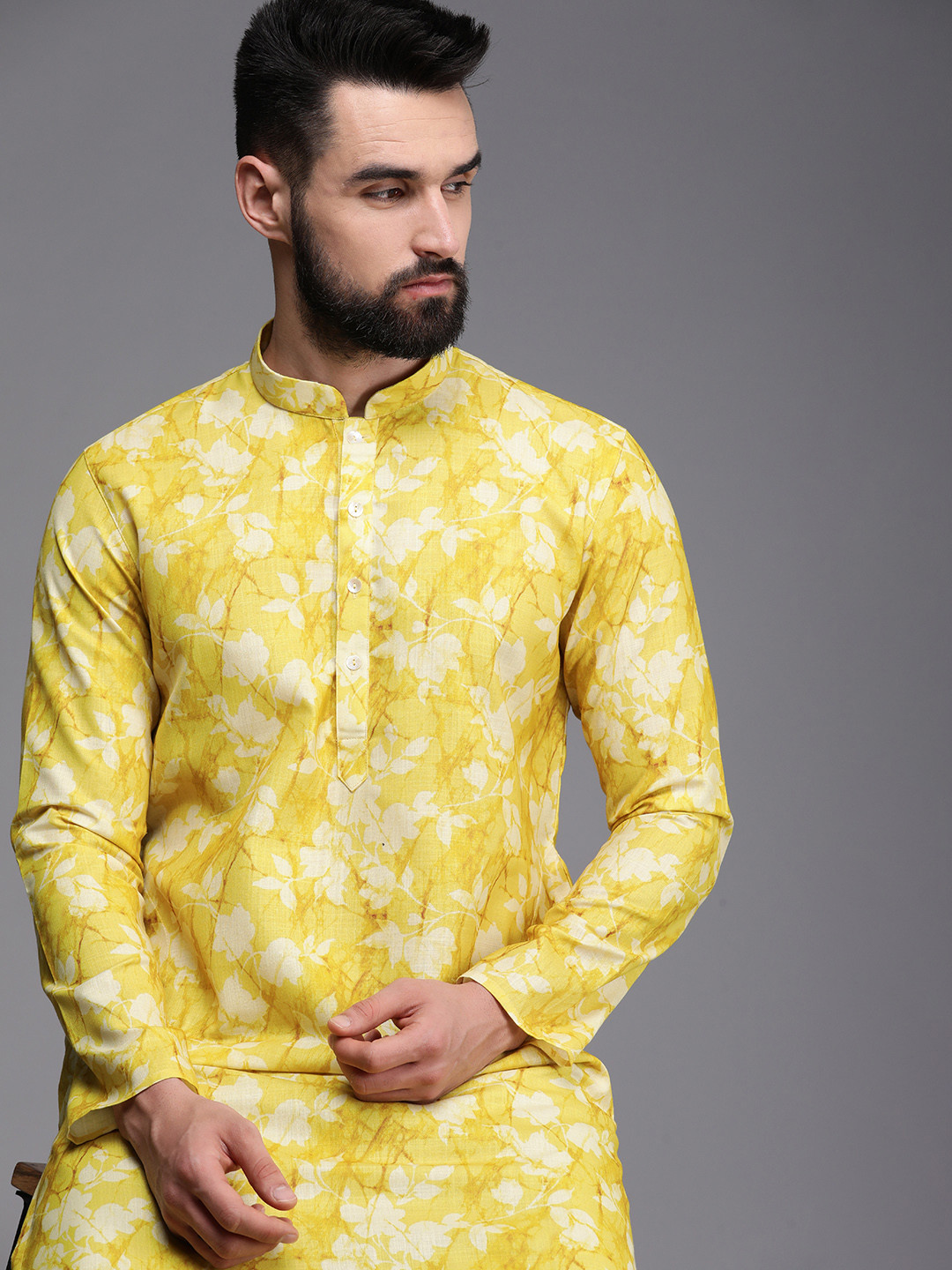 

Manyavar Men Floral Printed Kurta, Yellow