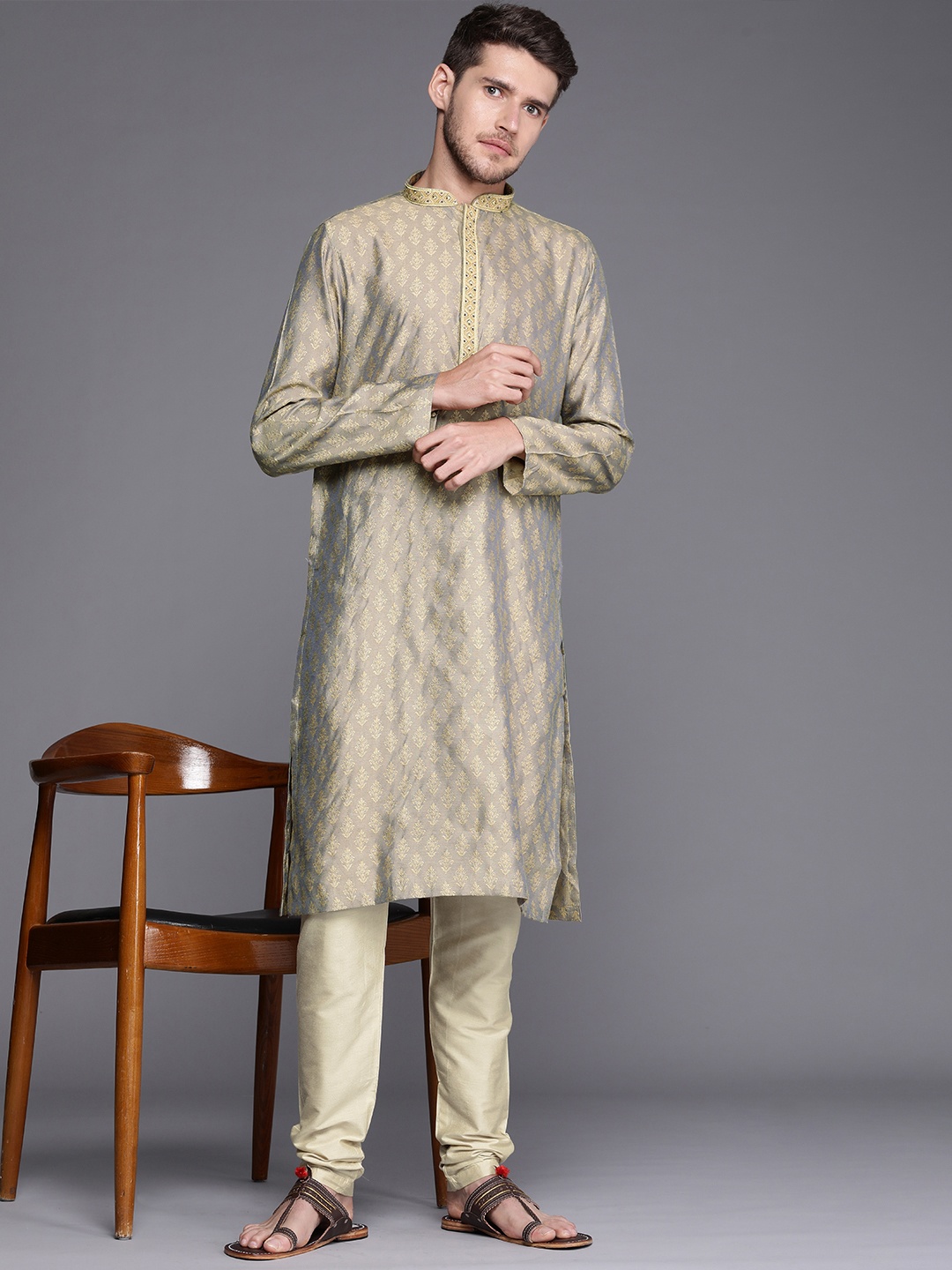 

Manyavar Men Ethnic Motifs Woven Design Kurta with Pyjamas, Grey