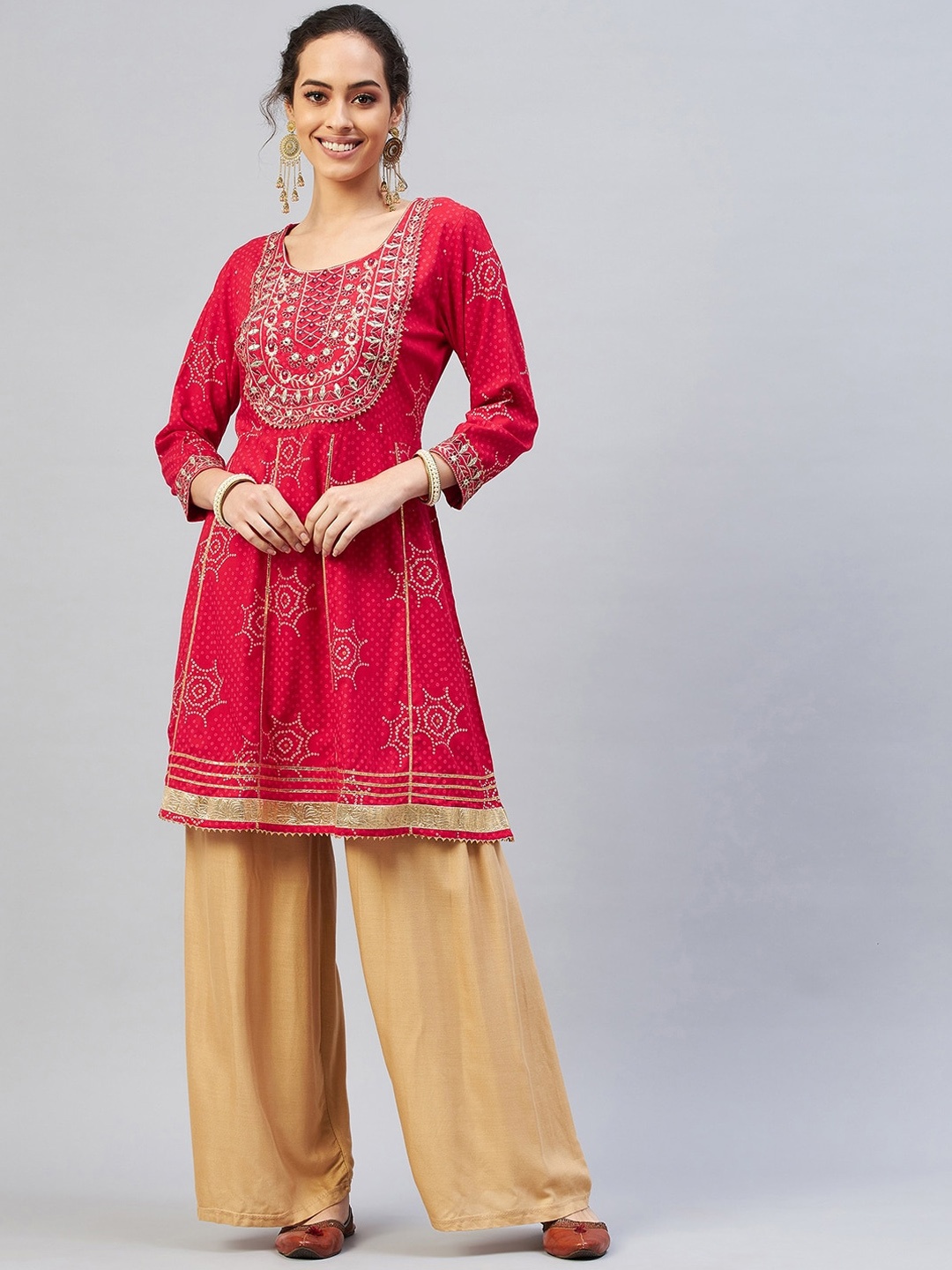 

InWeave Red & Gold-Toned Bandhani Printed Gotta Patti Panelled Kurti