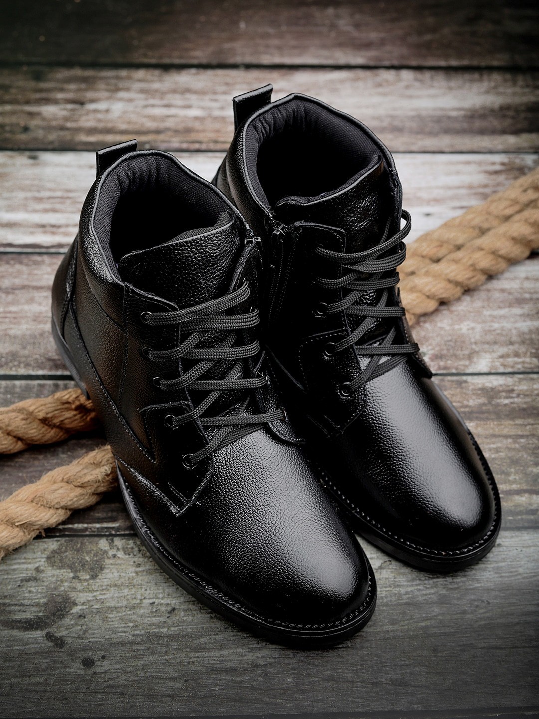 

Mactree Men Textured Leather Sneakers, Black