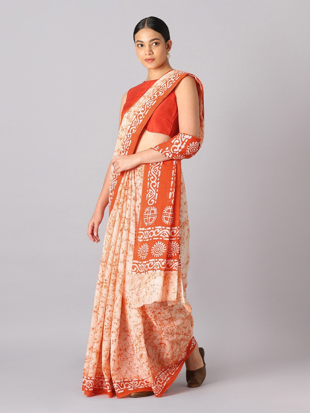 

Taneira Orange And Cream Batik Print Pure Cotton Saree