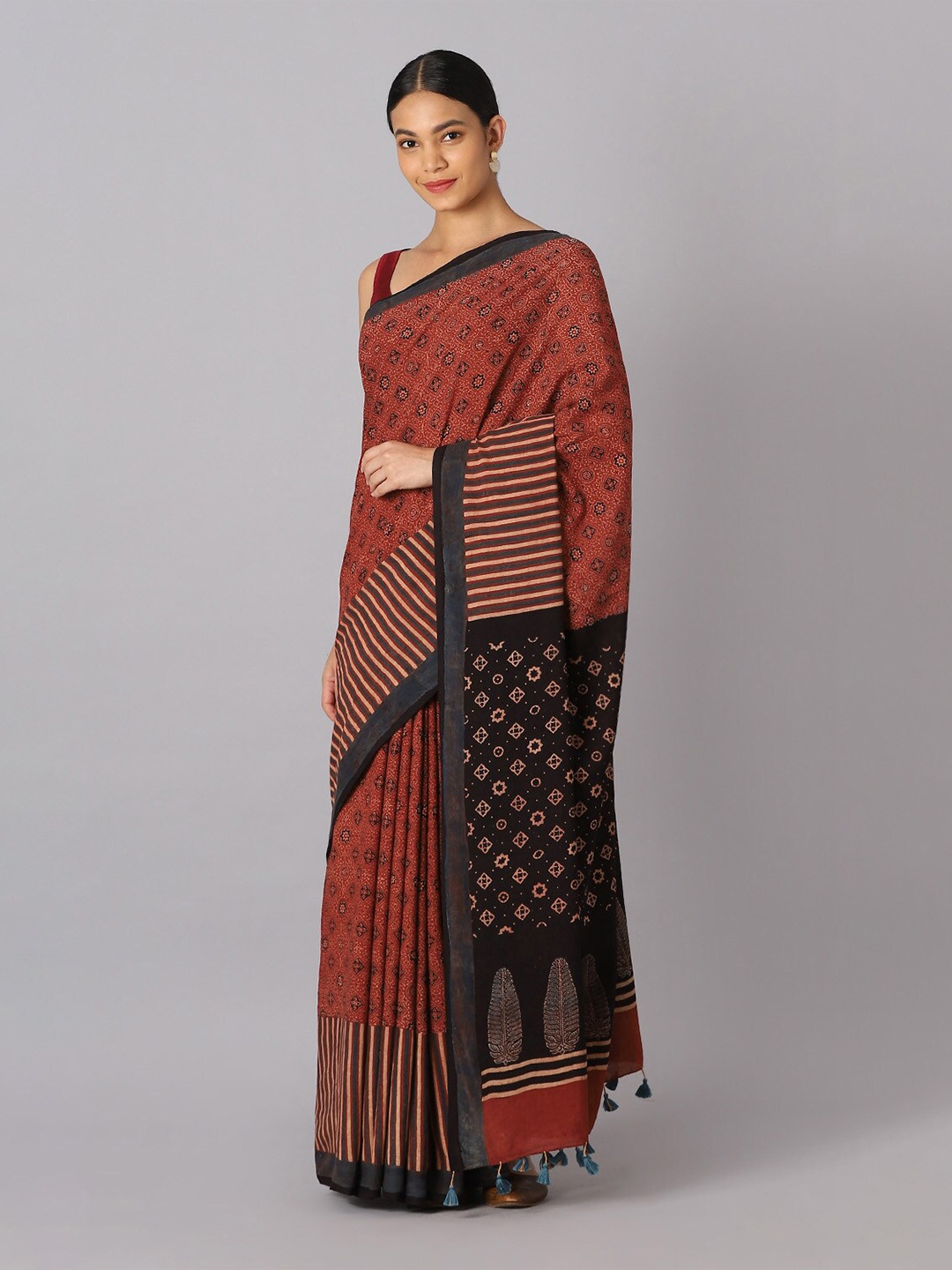 

Taneira Red & Black Pure Cotton Saree