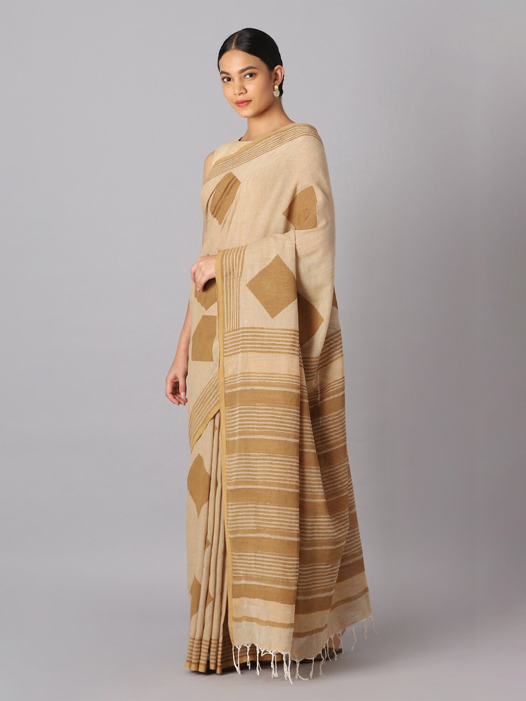 

Taneira Brown & Cream-Coloured Pure Cotton Saree