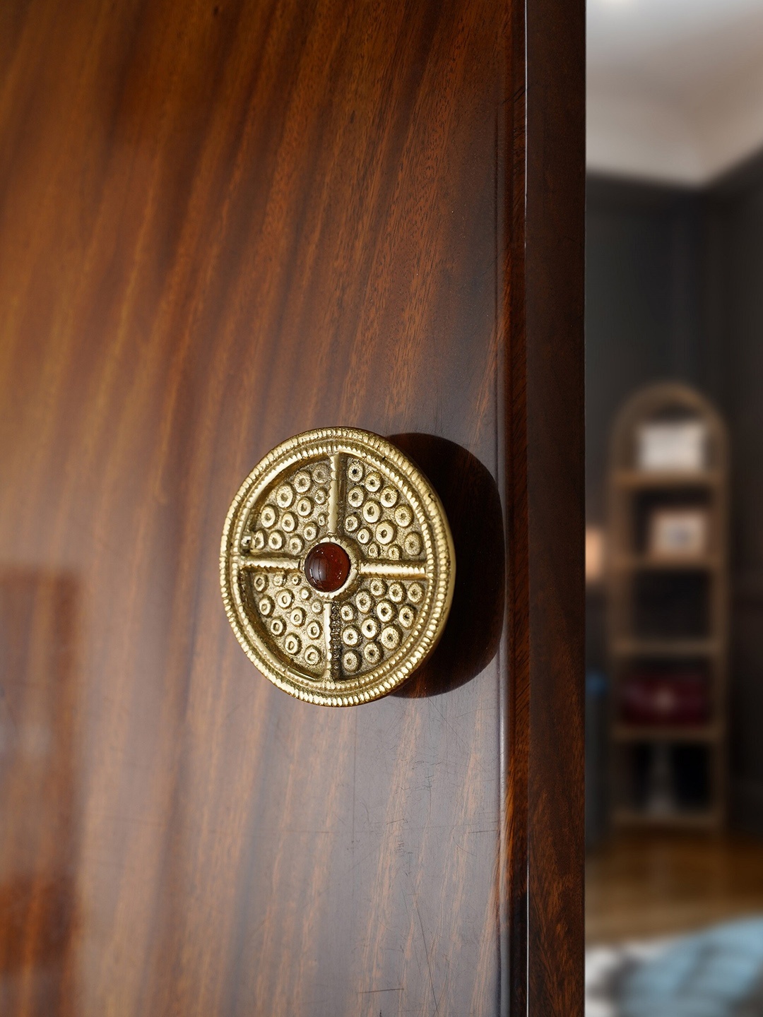 

Folkstorys Gold-toned Textured Door Knob