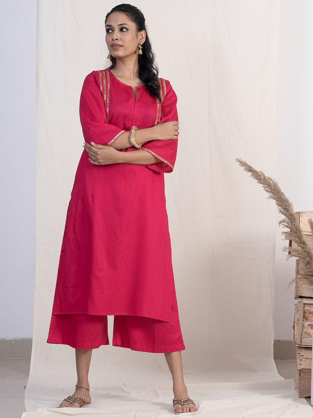 

AKISO Women Pink Thread Work Grandeur & Majestic Artwork Kurta