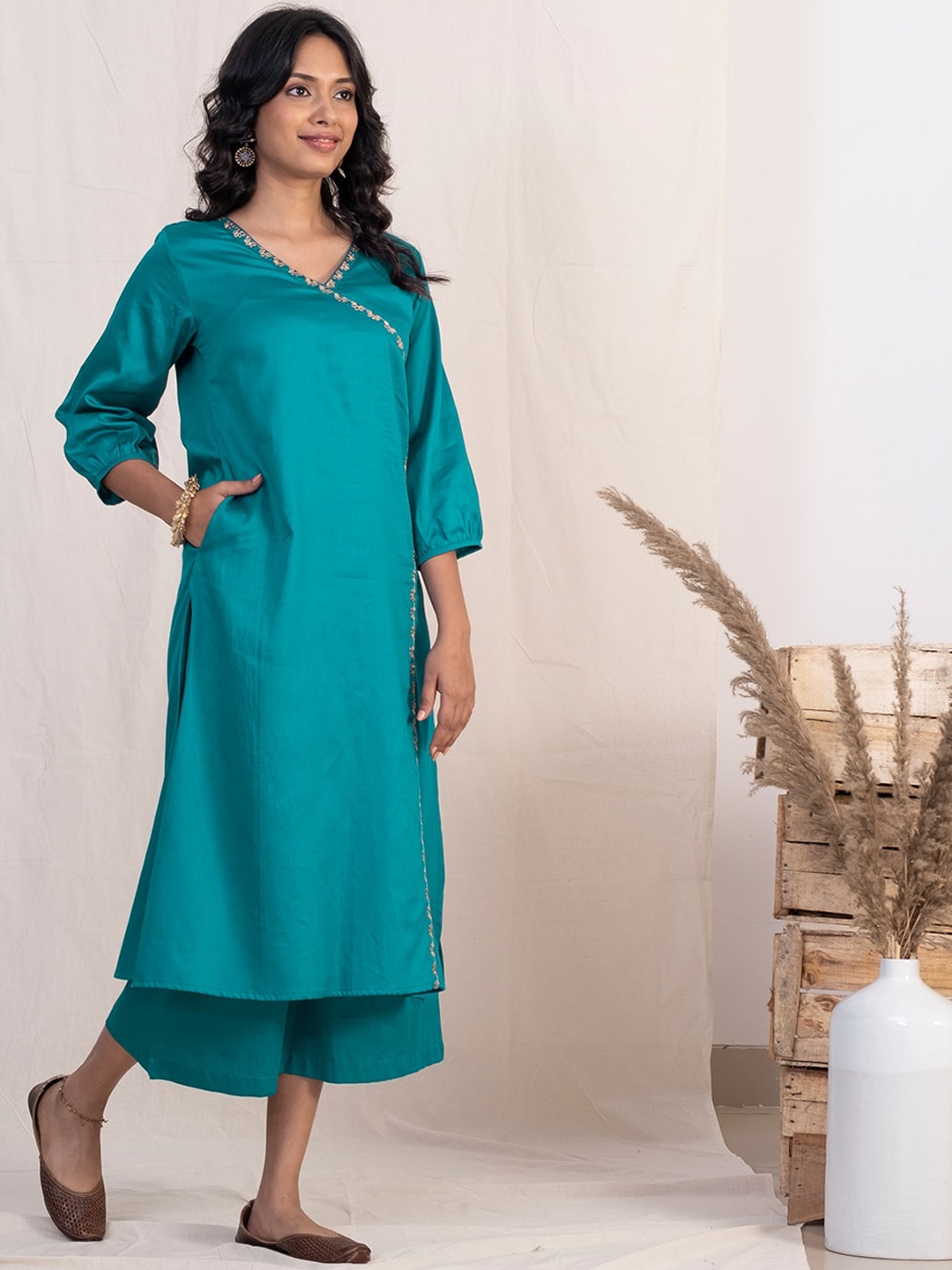 

AKISO Women Blue Solid V-Neck Angarkha Cotton Kurta