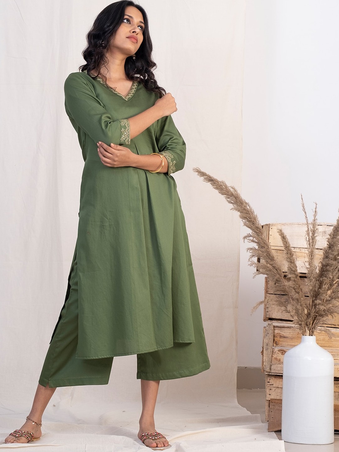 

AKISO Women Embellished V neck Cotton Pleat Kurta, Olive