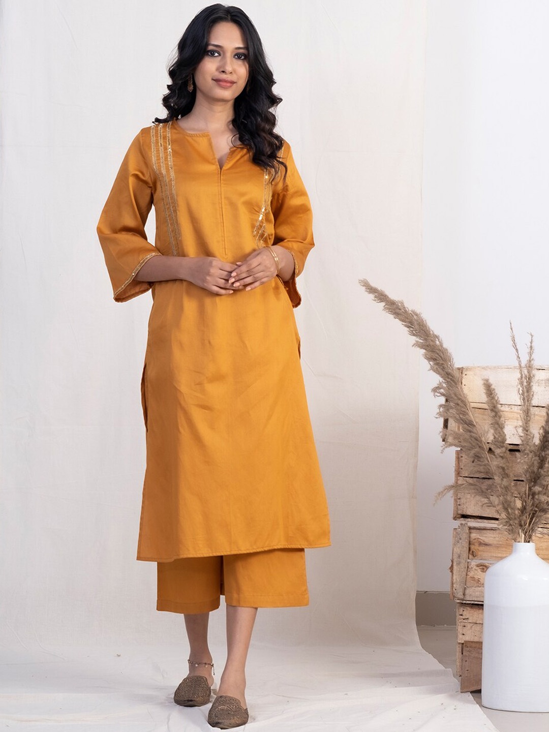 

AKISO Women Gold Toned Solid V Neck Gotta Patti Detail Cotton Straight Kurta