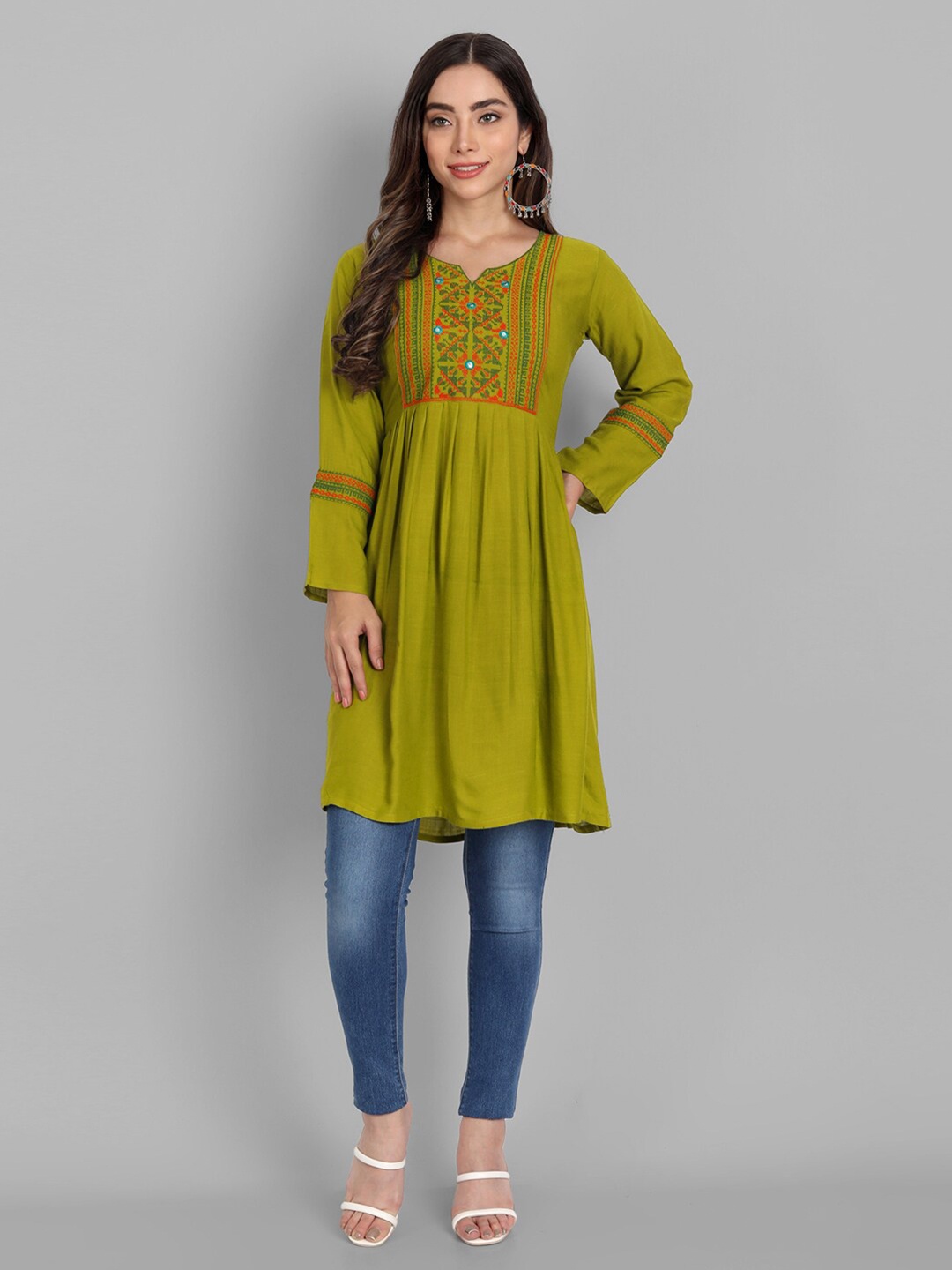 

TORONFRAS Green Geometric Embroidered Pleated Kurti