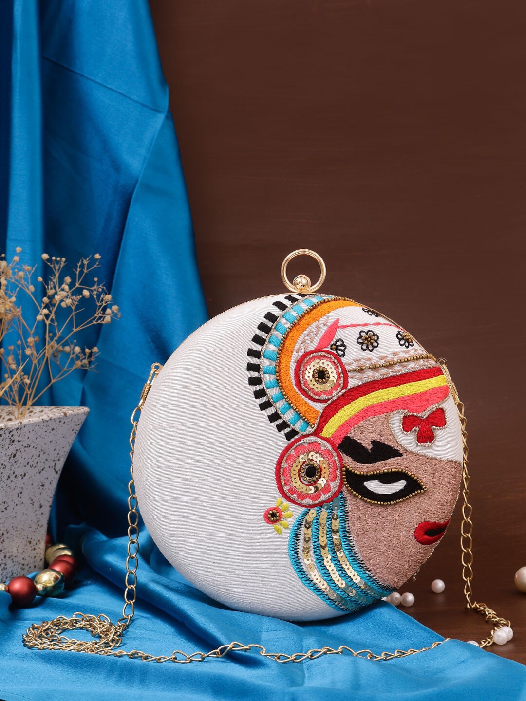

Swisni White & Gold-Toned Embroidered Box Clutch