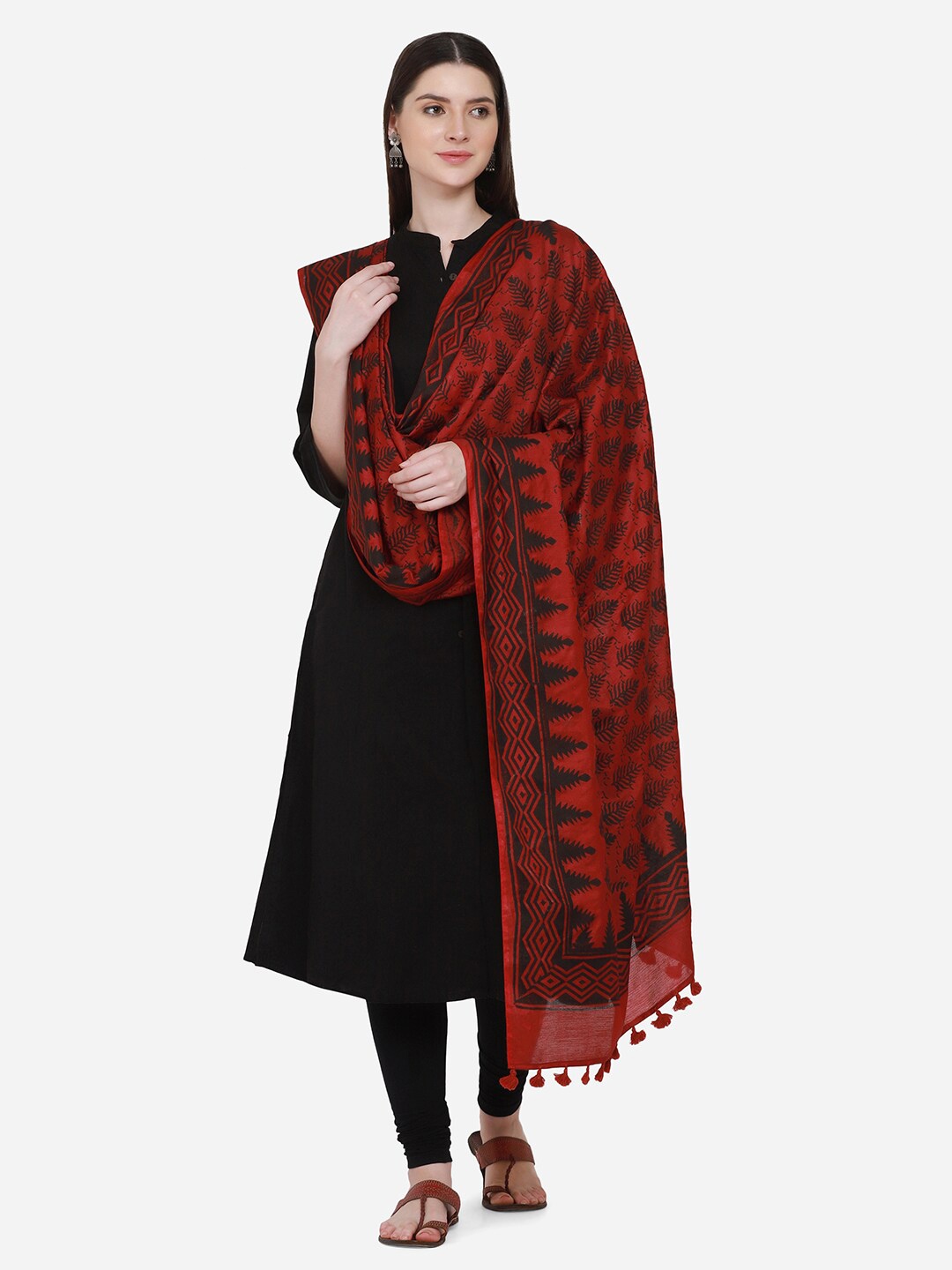 

THE WEAVE TRAVELLER Maroon & Black Ethnic Motifs Printed Block Print Dupatta