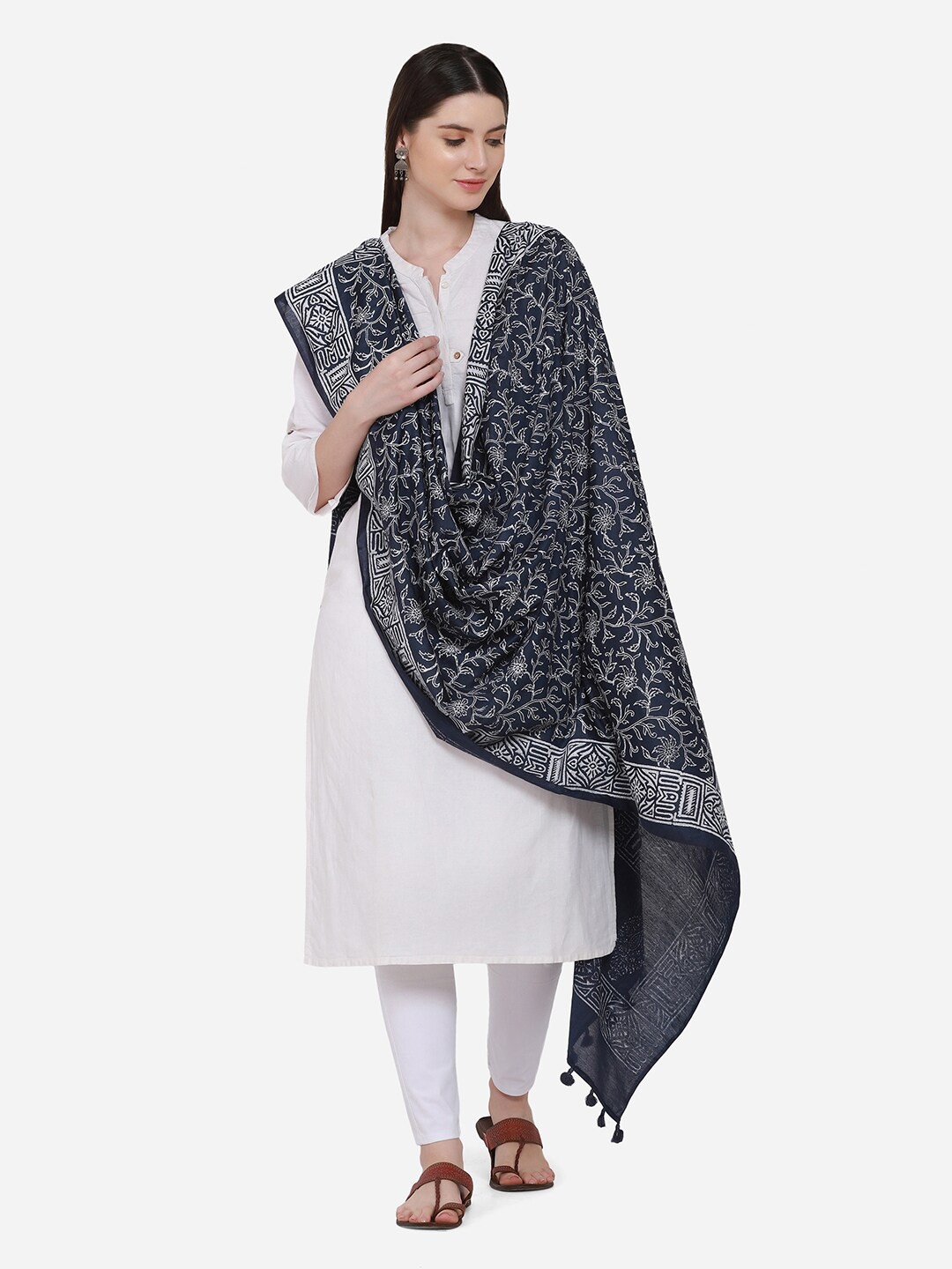 

THE WEAVE TRAVELLER Women Navy Blue & White Block Printed Art Silk Dupatta