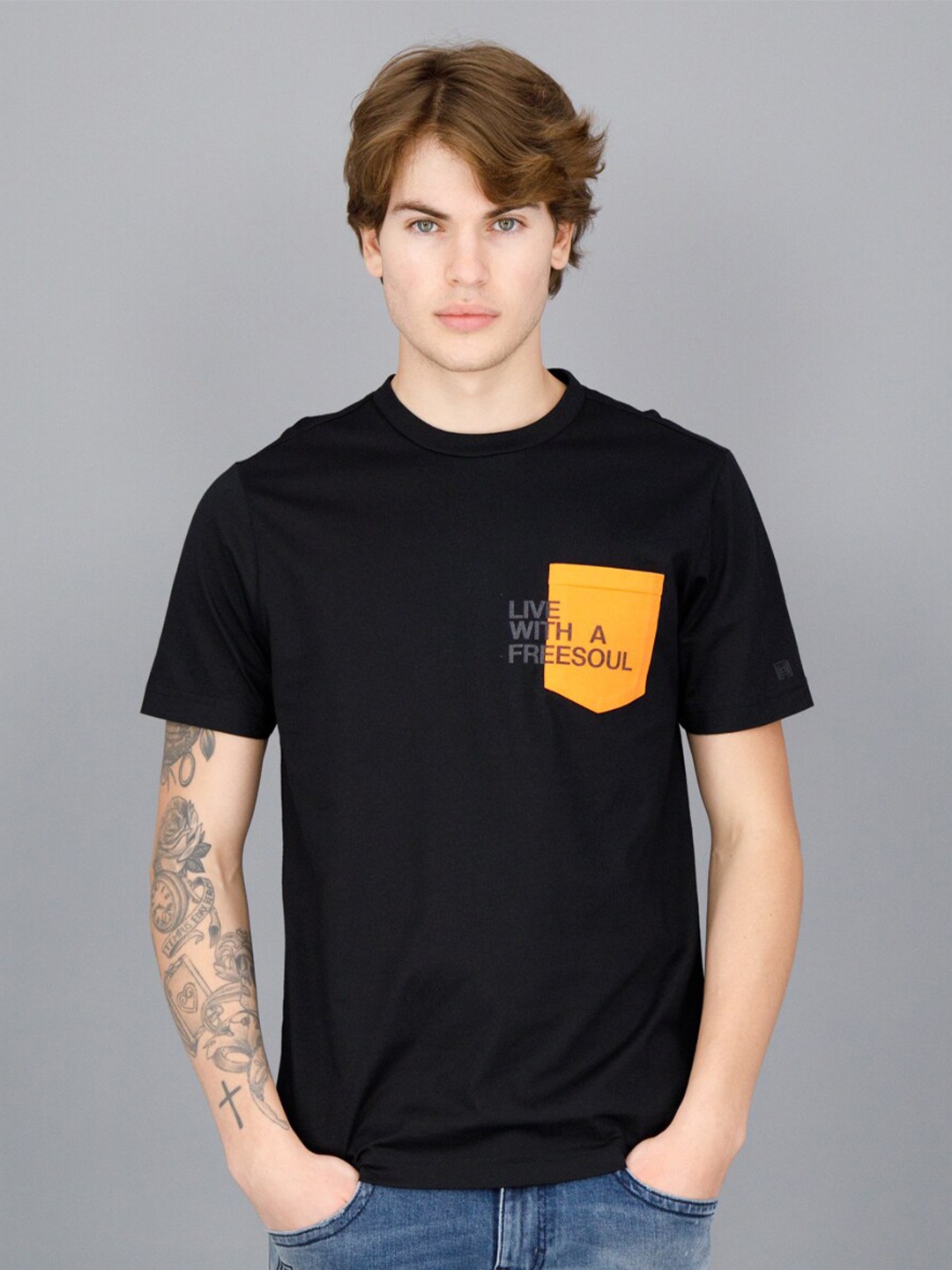 

FREESOUL Men Black & Yellow Pure Cotton T-shirt