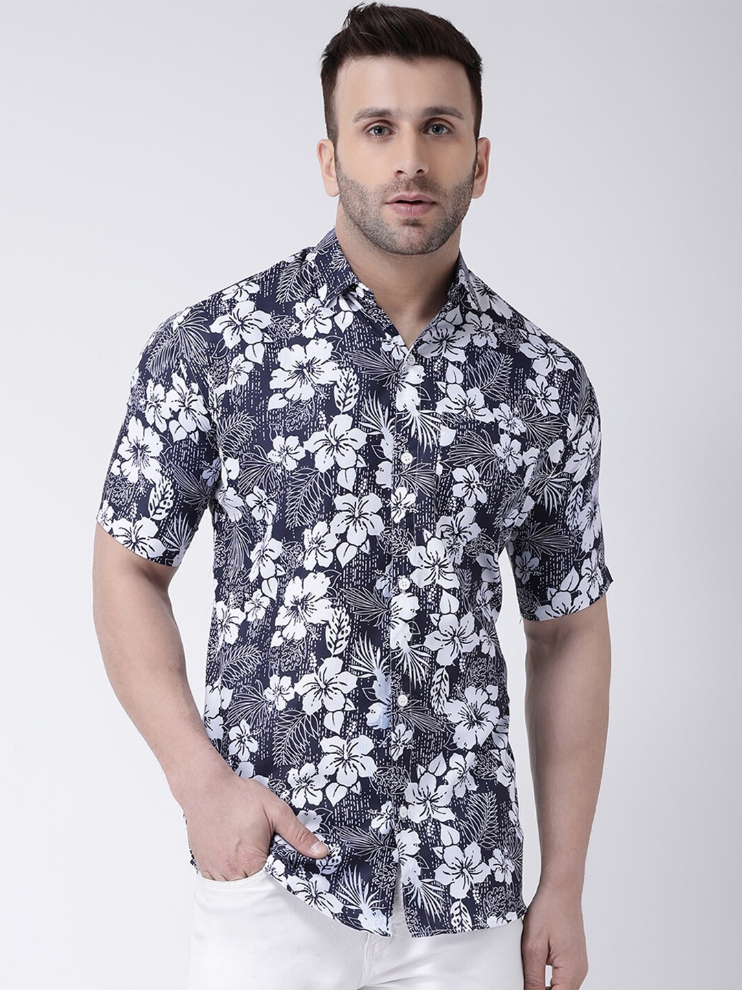 

RIAG Men Black & White Floral Printed Casual Shirt