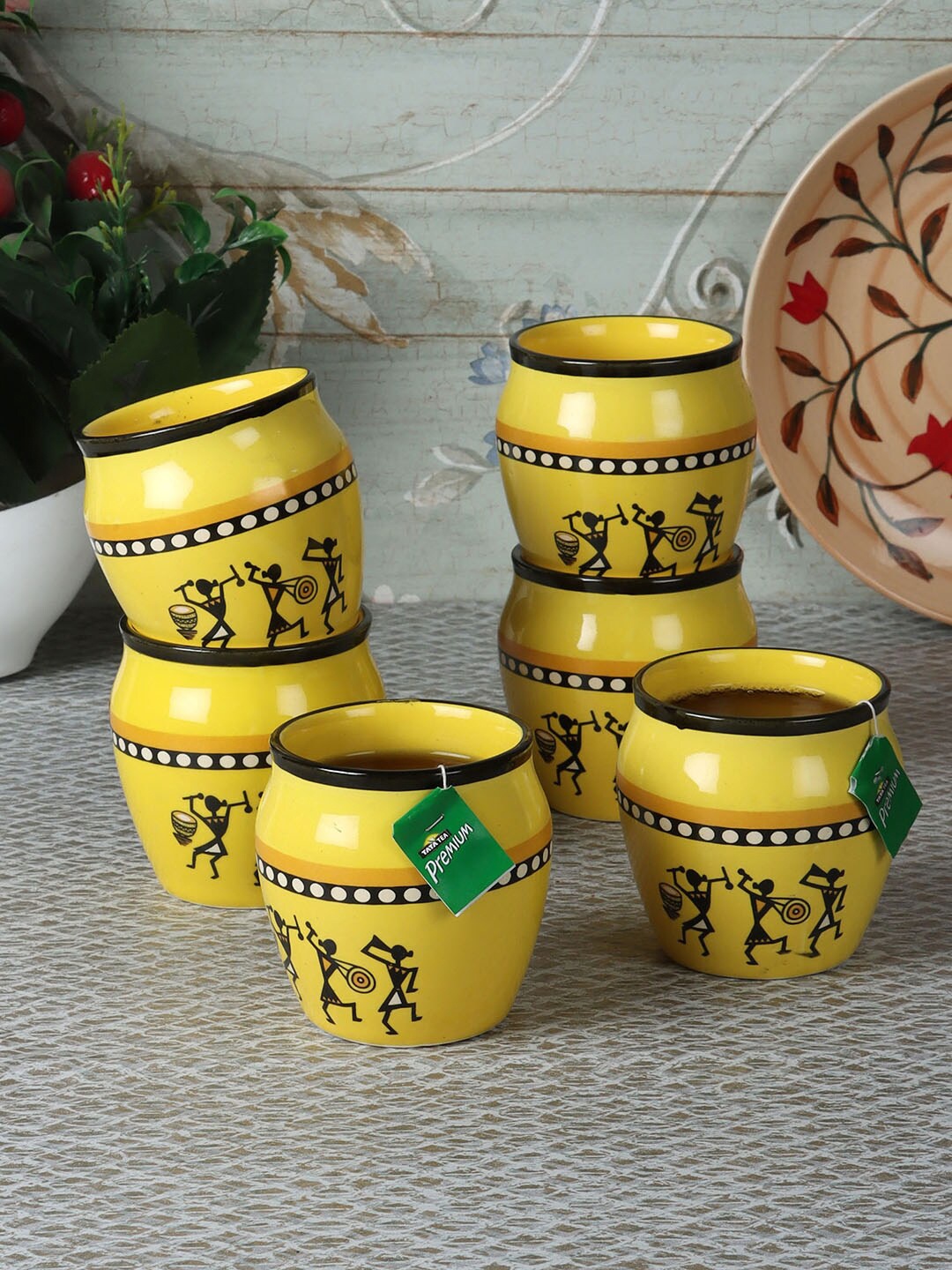 

CDI Yellow & Black Set of 6 Printed Ceramic Glossy Kulladhs With Wooden Tray