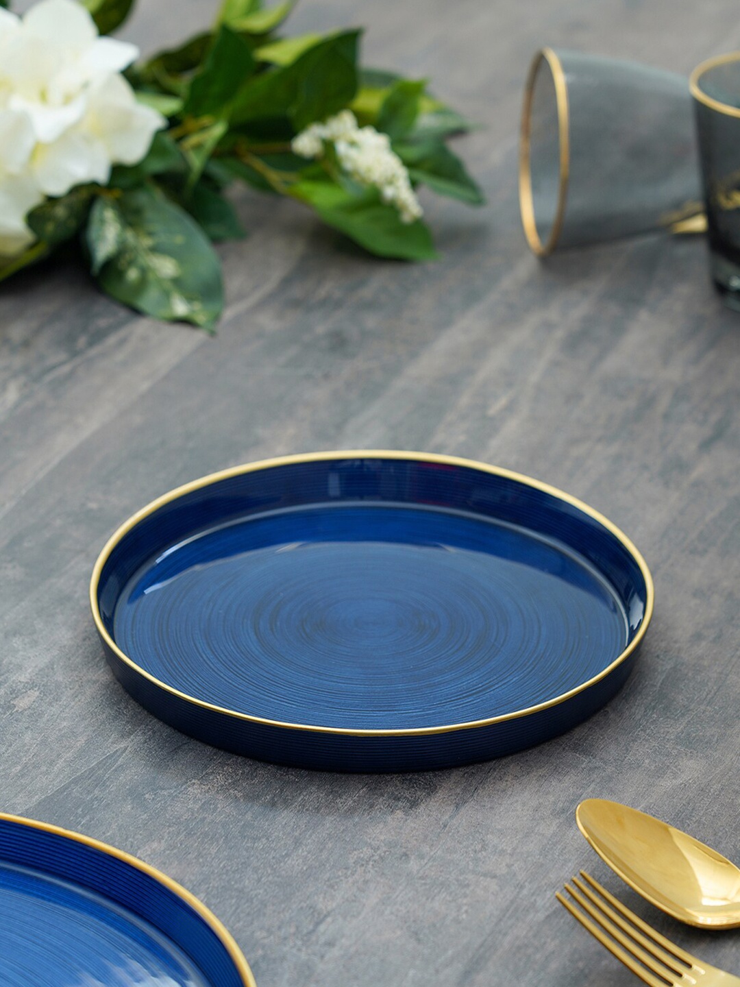 

Pure Home and Living Blue Set of 2 Metal Matte Plates