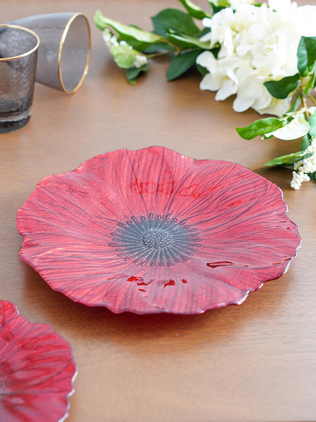 

Pure Home and Living Red & Black 2 Pieces Floral Textured Glass Matte Plates