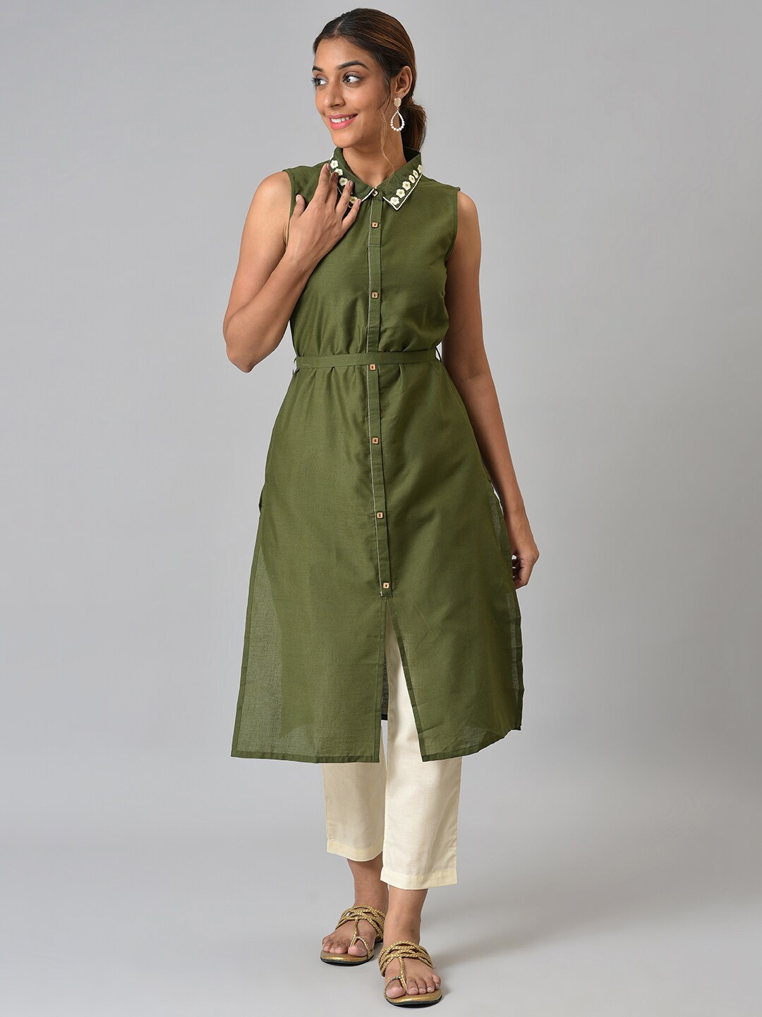 

AURELIA Women Sleeveless Kurta with Trousers, Olive