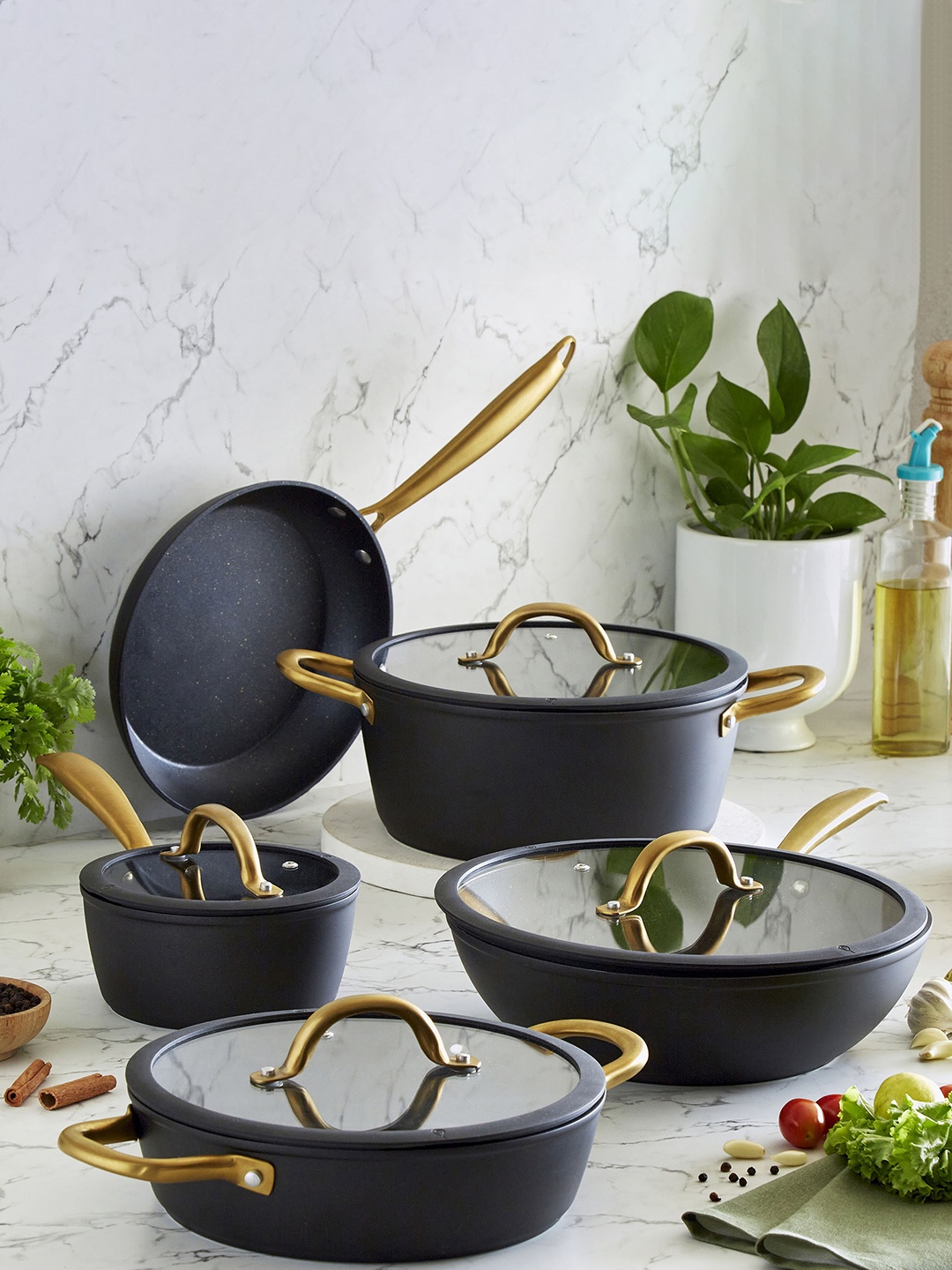 

Home Centre Signature Series Black Aluminum Frying Wok with Glass Lid