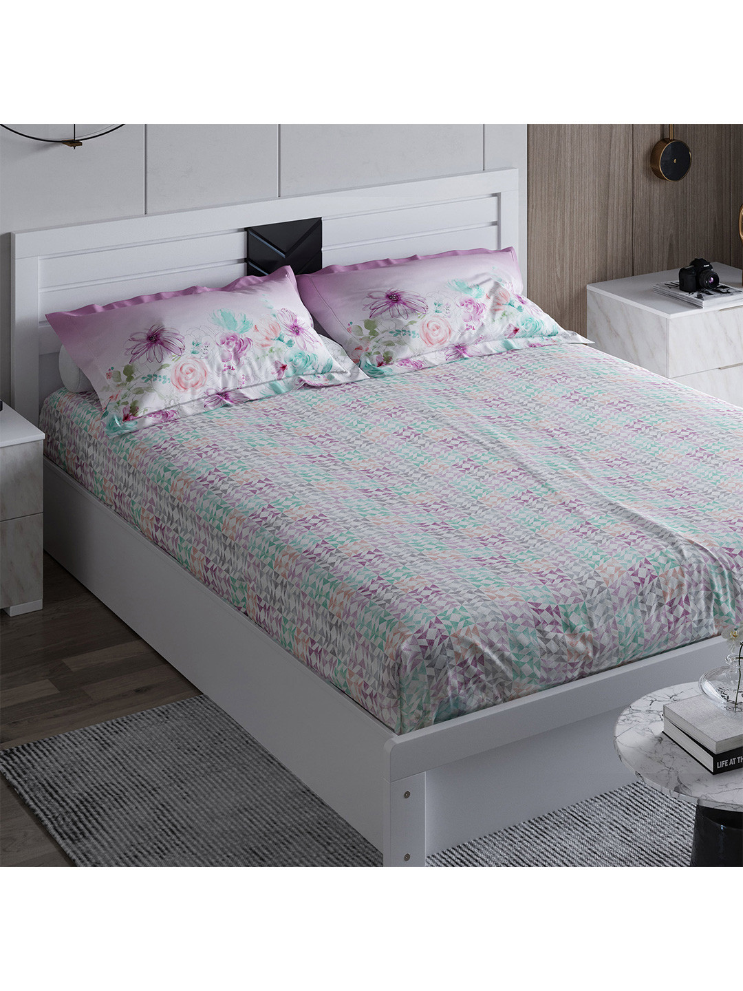 

Home Centre Pink & White Floral 210 TC King Bedsheet with 2 Pillow Covers