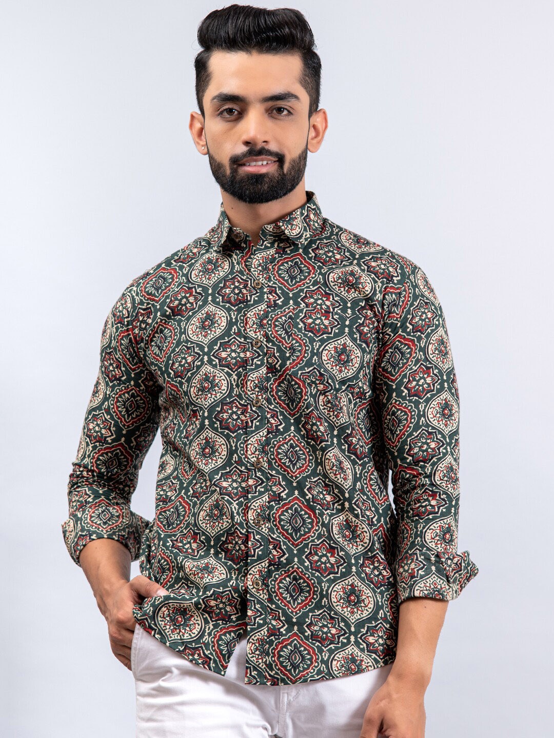 

Tistabene Men Blue & Red Printed Casual Shirt