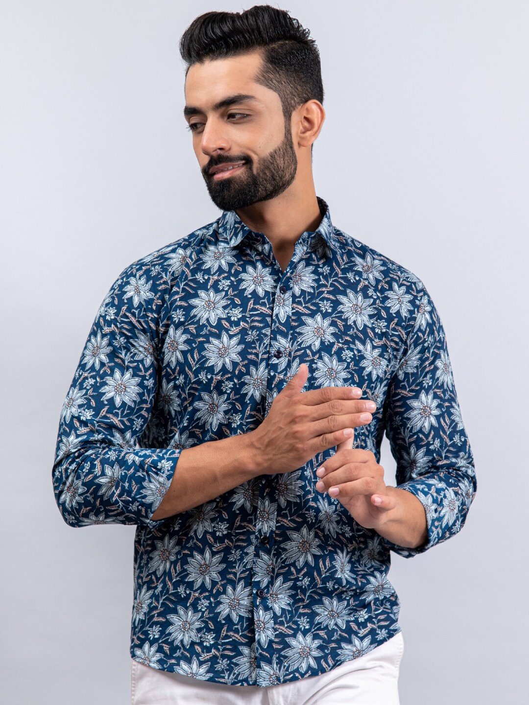 

Tistabene Men Blue Floral Printed Casual Shirt