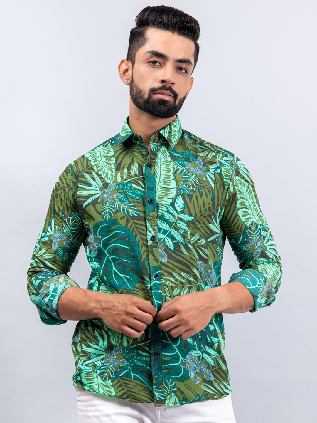 

Tistabene Men Green Regular Fit Floral Printed Crepe Casual Shirt