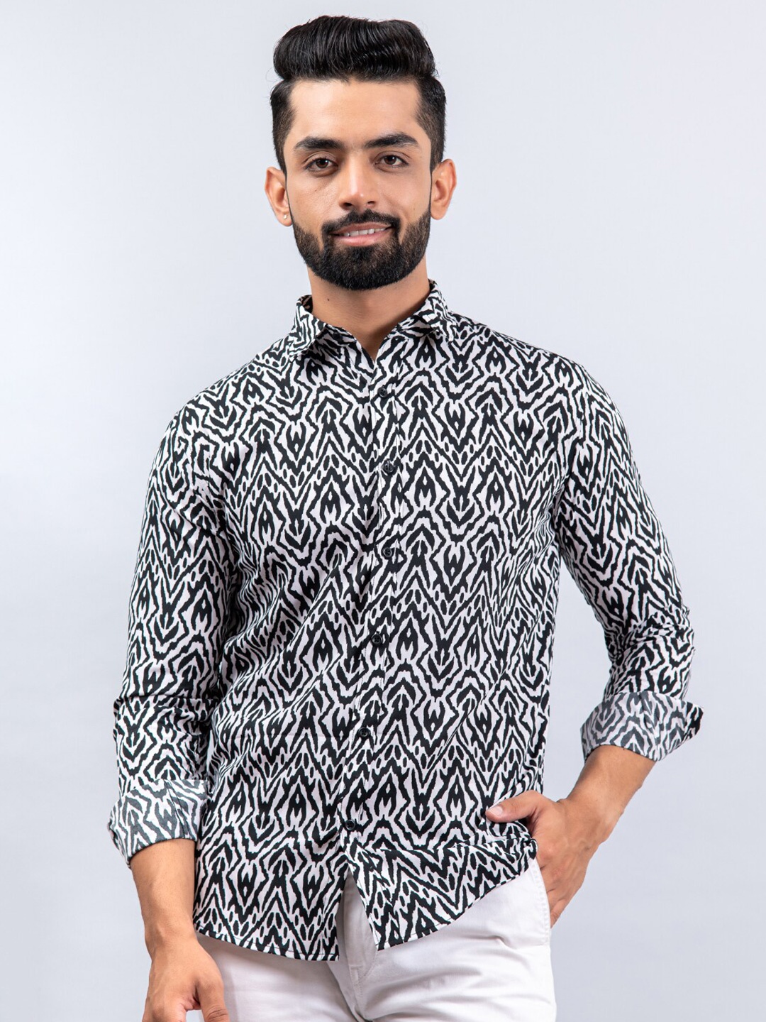 

Tistabene Men Black Regular Fit Printed Crepe Casual Shirt