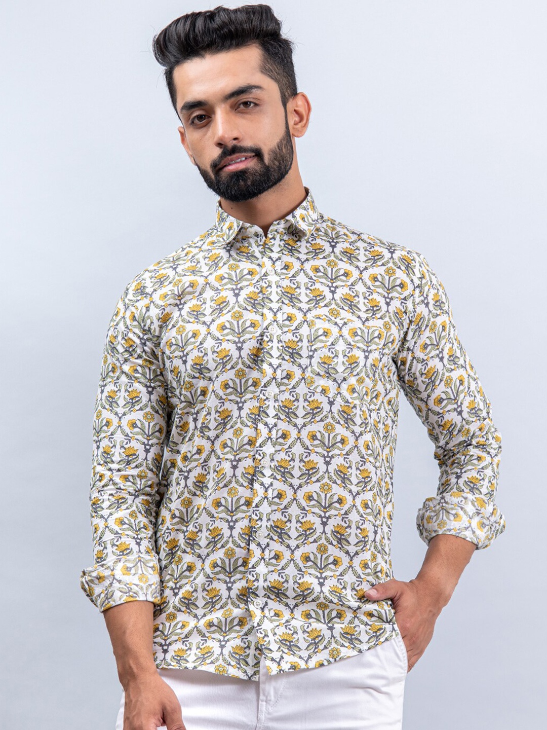 

Tistabene Men Off White Regular Fit Floral Printed Cotton Casual Shirt