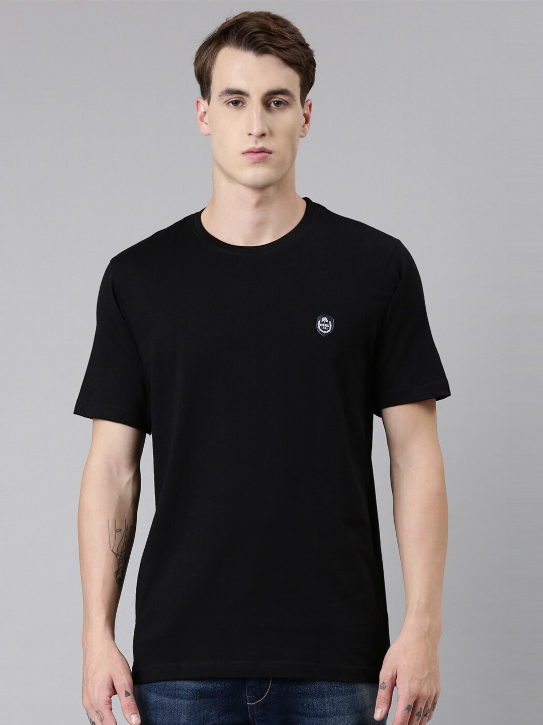 

Chennis Men Black Slim Fit T-shirt